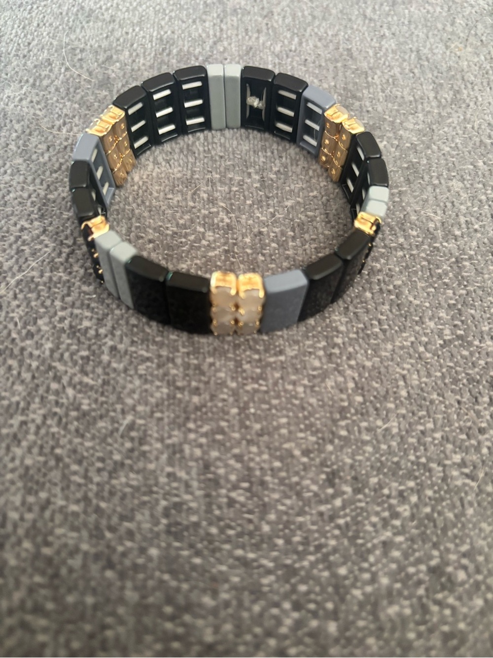 🌸 Modern Black and Gray Tila Bead Stretch Bracelet 🌸 - Picture 5 of 5